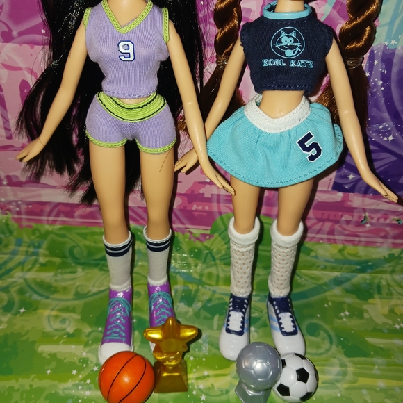 Bratz Dolls Play Sportz Jade Roxxi - Picture 3 of 3